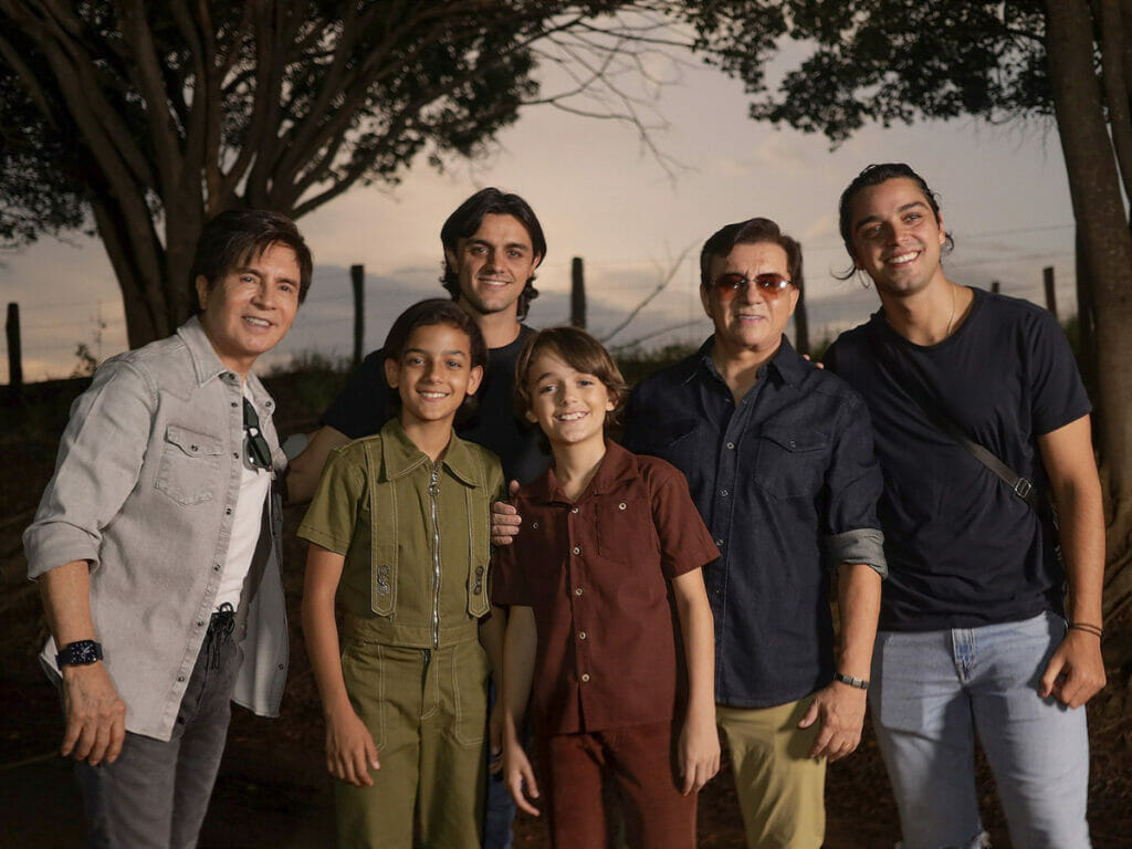 As Aventuras de José & Durval: atores posam ao lado de Chitãozinho & Xororó