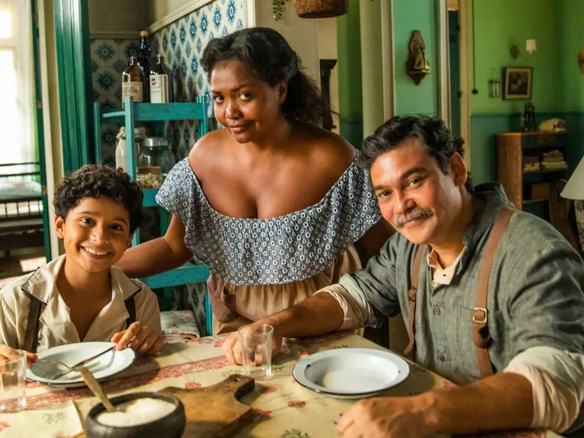 Cipriano (Claudio Gabriel) e Emília (Gaby Amarantos) em Além da Ilusão