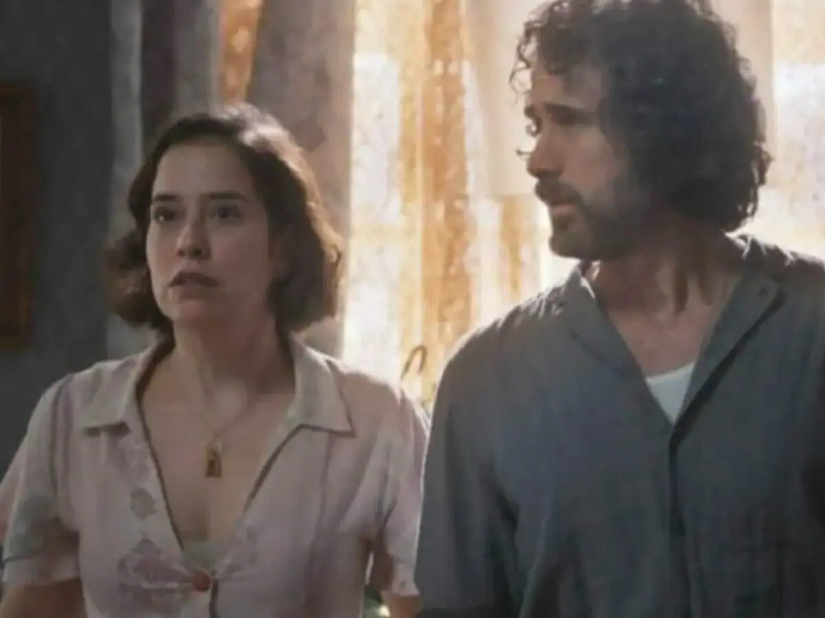 Heloísa (Paloma Duarte) e Leônidas (Eriberto Leão) de Além da Ilusão