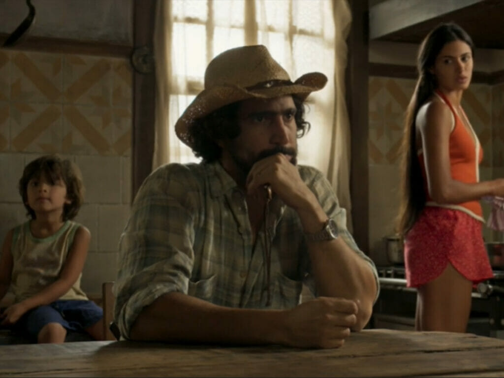 José Leôncio (Renato Góes), Filó (Letícia Salles) e Tadeu em Pantanal