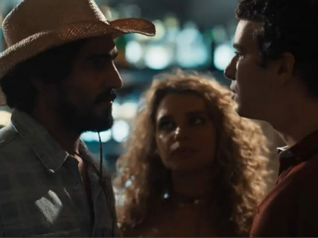 José Leôncio (Renato Góes) e Dr. Gustavo (Gabriel Stauffer) com Madeleine (Bruna Linzmeyer) na novela Pantanal