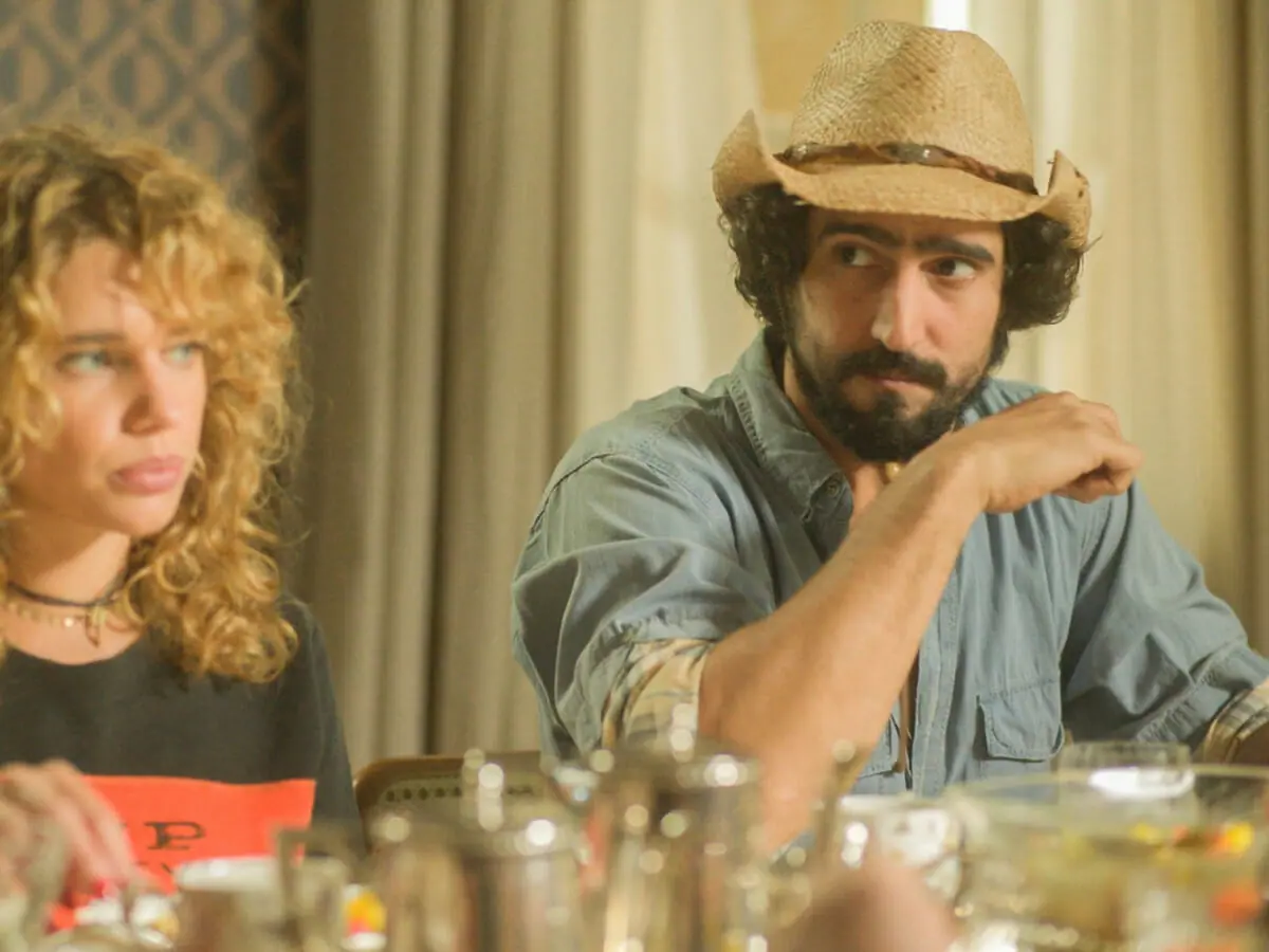 José Leôncio (Renato Góes) e Madeleine (Bruna Linzmeyer) em Pantanal