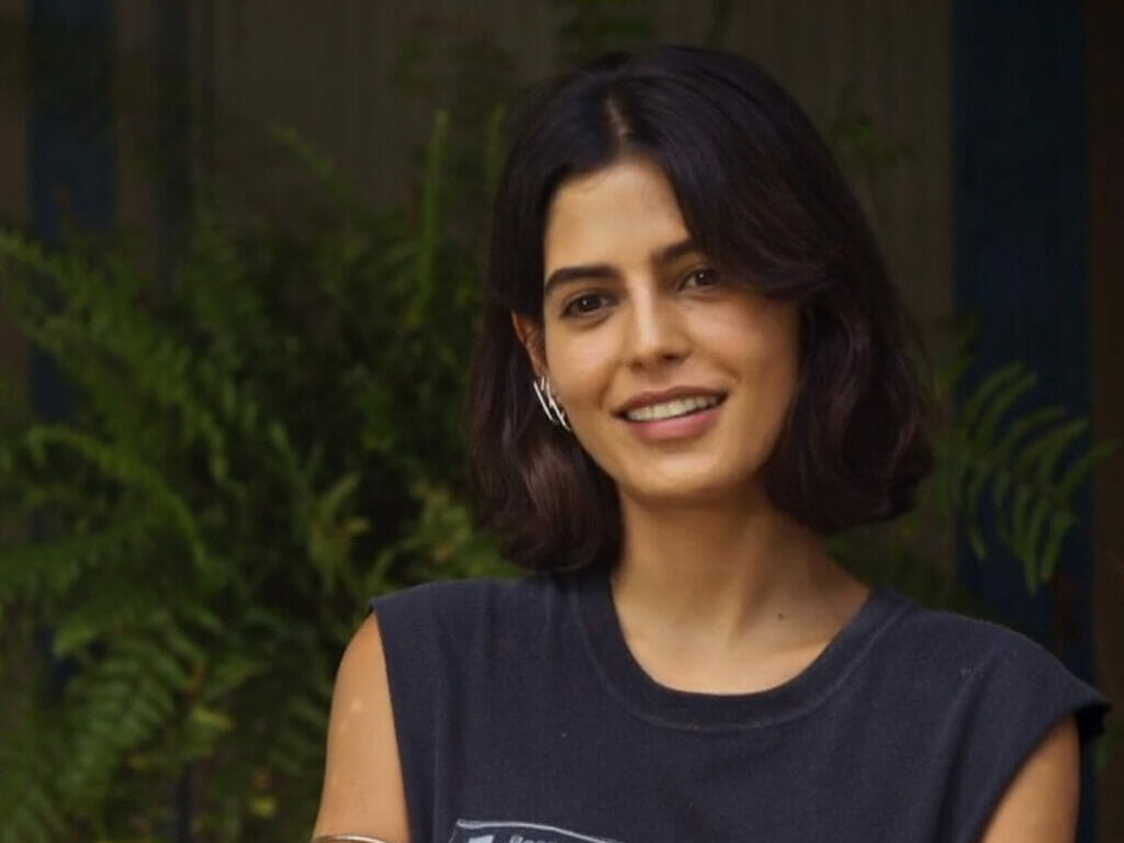 Julia Dalavia como Guta em Pantanal