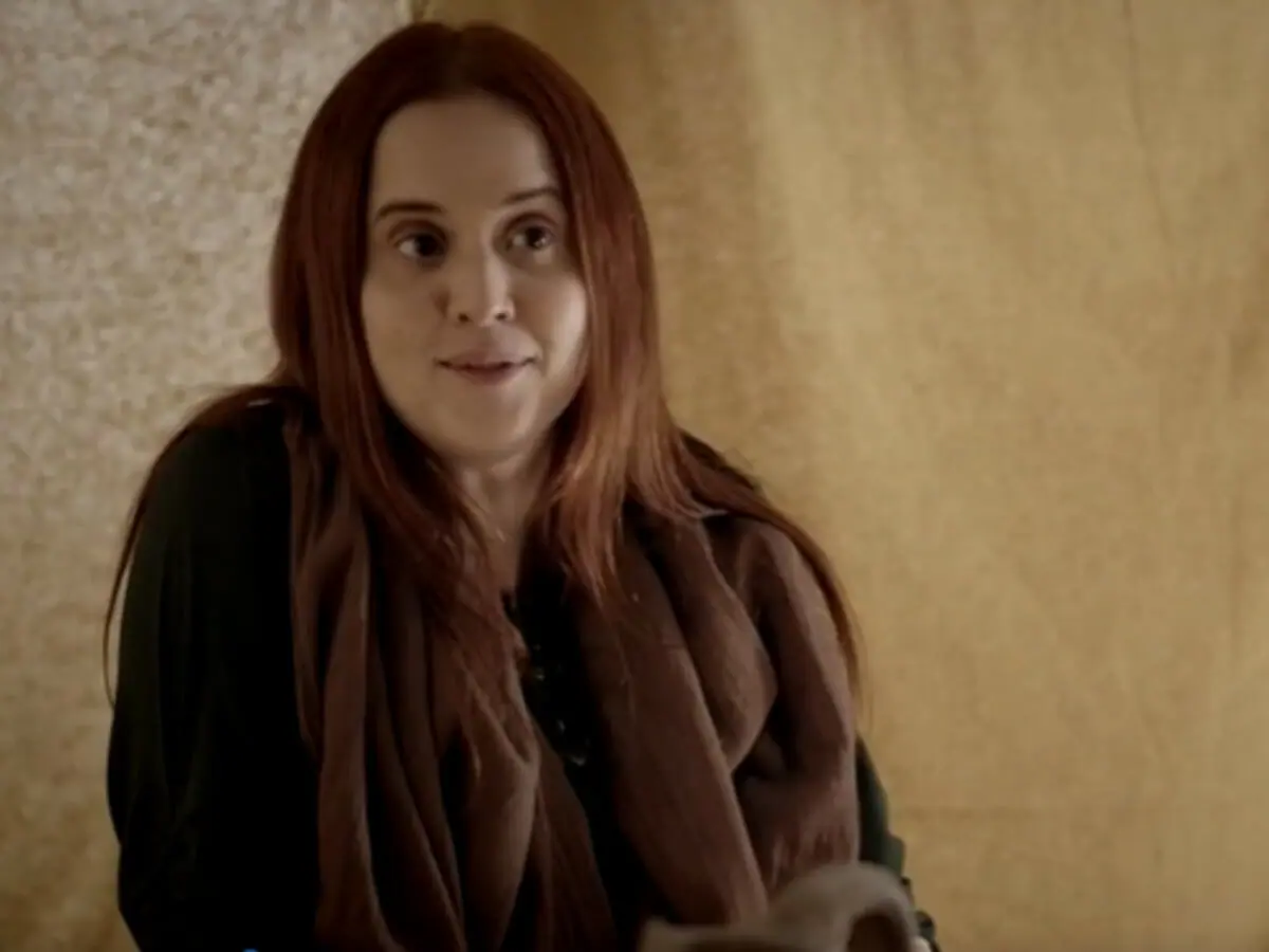 Julia Guerra como Penina em Reis