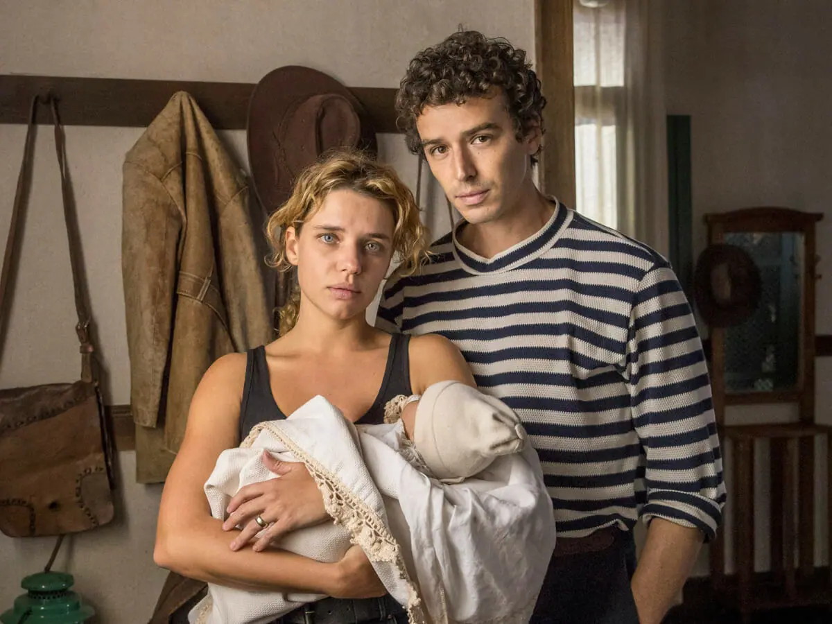 Madeleine (Bruna Linzmeyer) com Jove e Gustavo (Gabriel Stauffer) em Pantanal