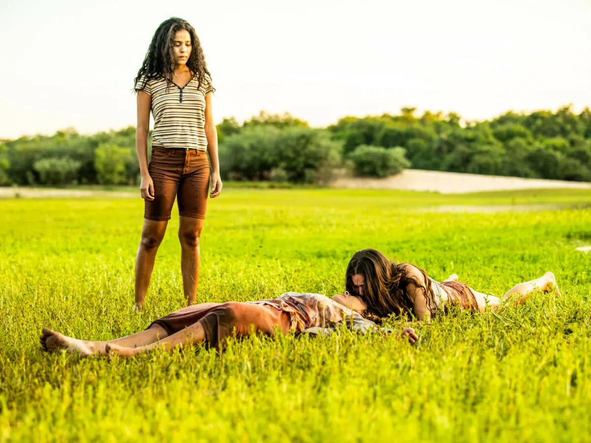 Muda (Bella Campos), Maria Marruá (Juliana Paes) e Juma (Alanis Guillen) em Pantanal