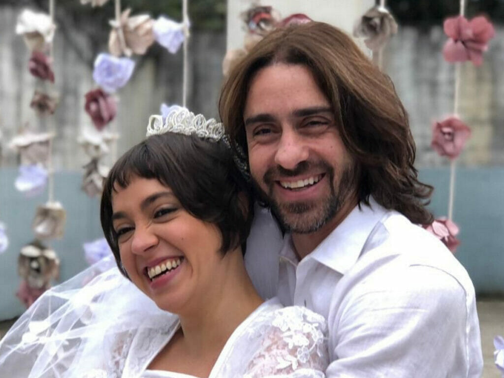 Roni (Felipe Abib) e Cora (Valentina Bandeira) em Quanto Mais Vida, Melhor!
