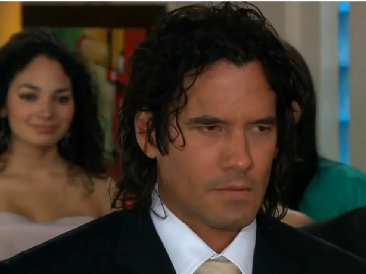 Vítor Manuel (Mario Cimarro) em Mar de Amor