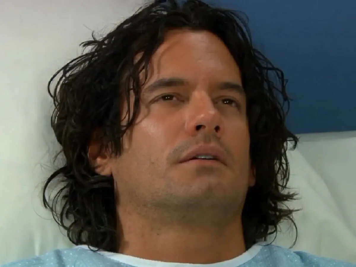 Vítor Manuel (Mario Cimarro) em Mar de Amor