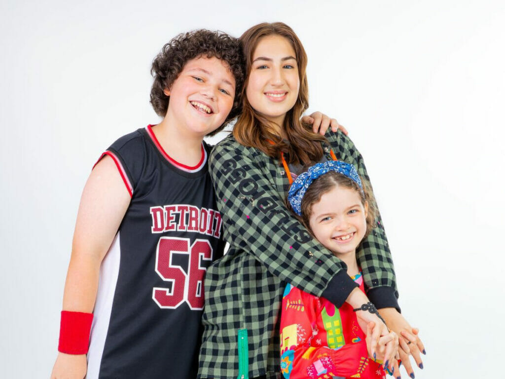 Tavinho Martins, Luísa Bresser e Mariana Campolongo são irmãos em Poliana Moça