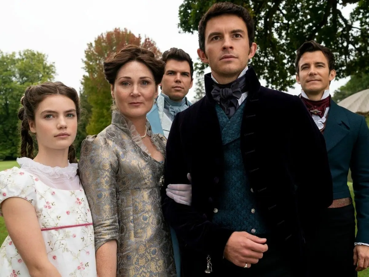 Família Bridgerton em cena da 2ª temporada