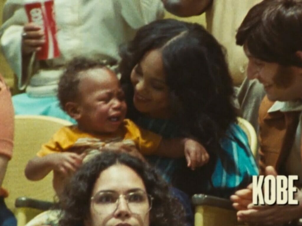Imagem do bebê Kobe em episódio de Lakers: Hora de Vencer