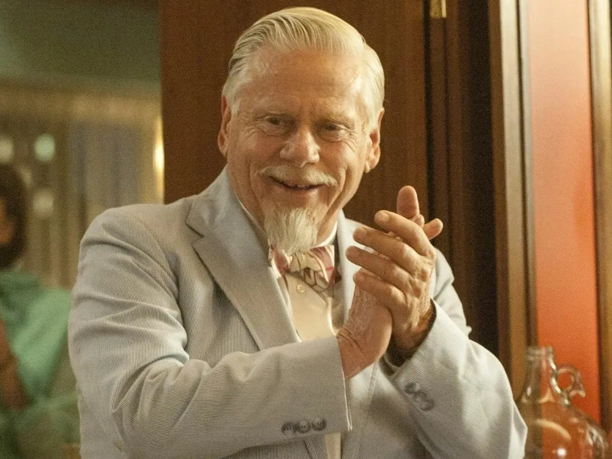 Robert Morse durante cena da série Mad Men