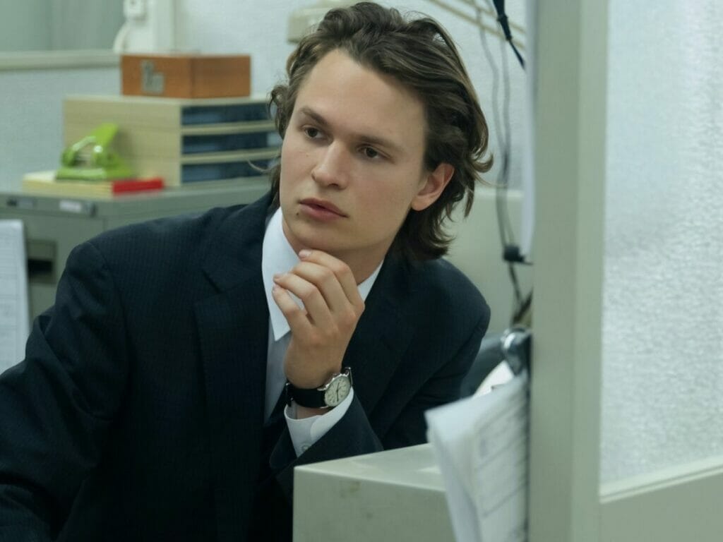 Ansel Elgort em cena de Tokyo Vice
