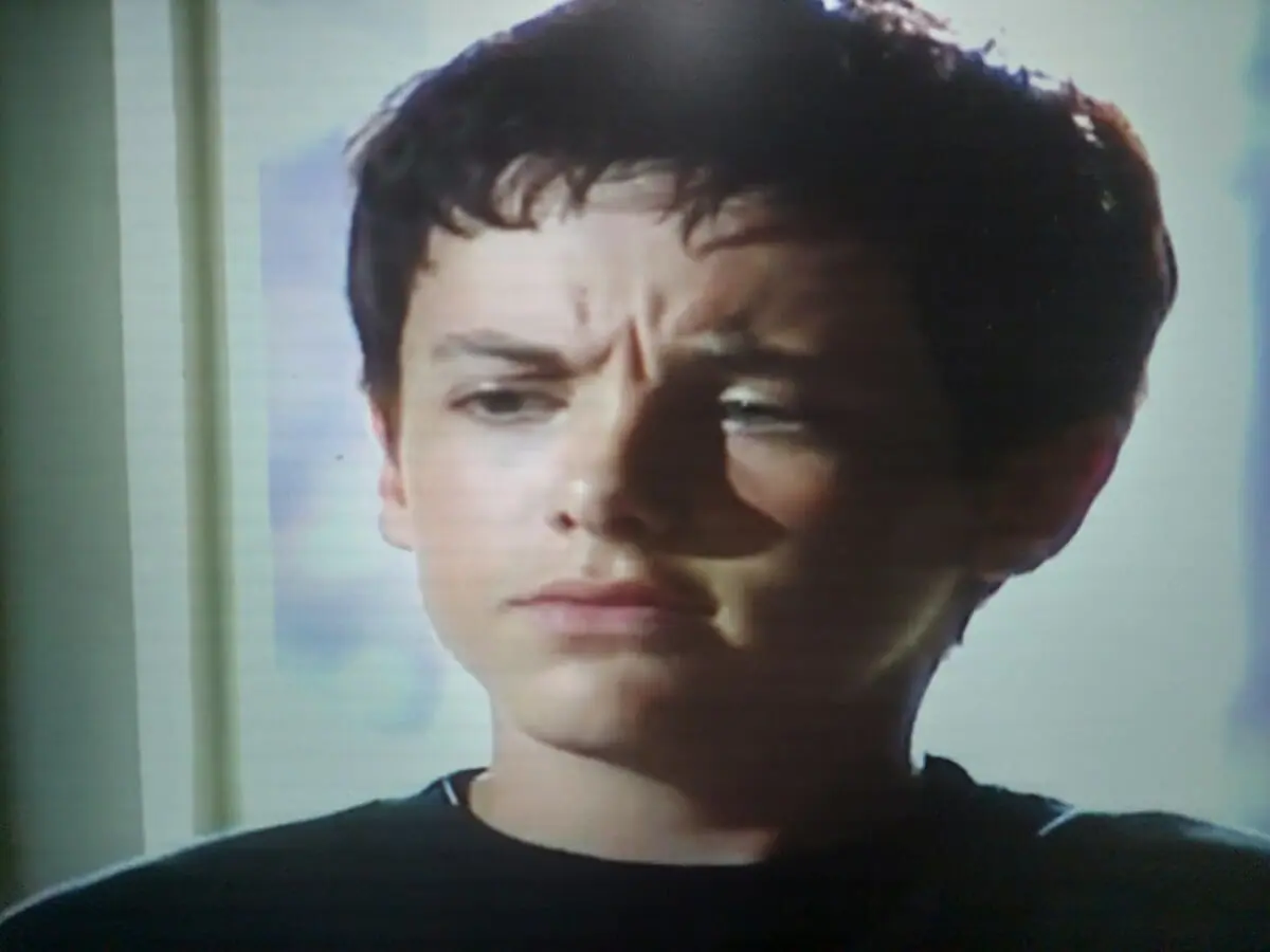 Zeca (Kayky Brito), de O Beijo do Vampiro