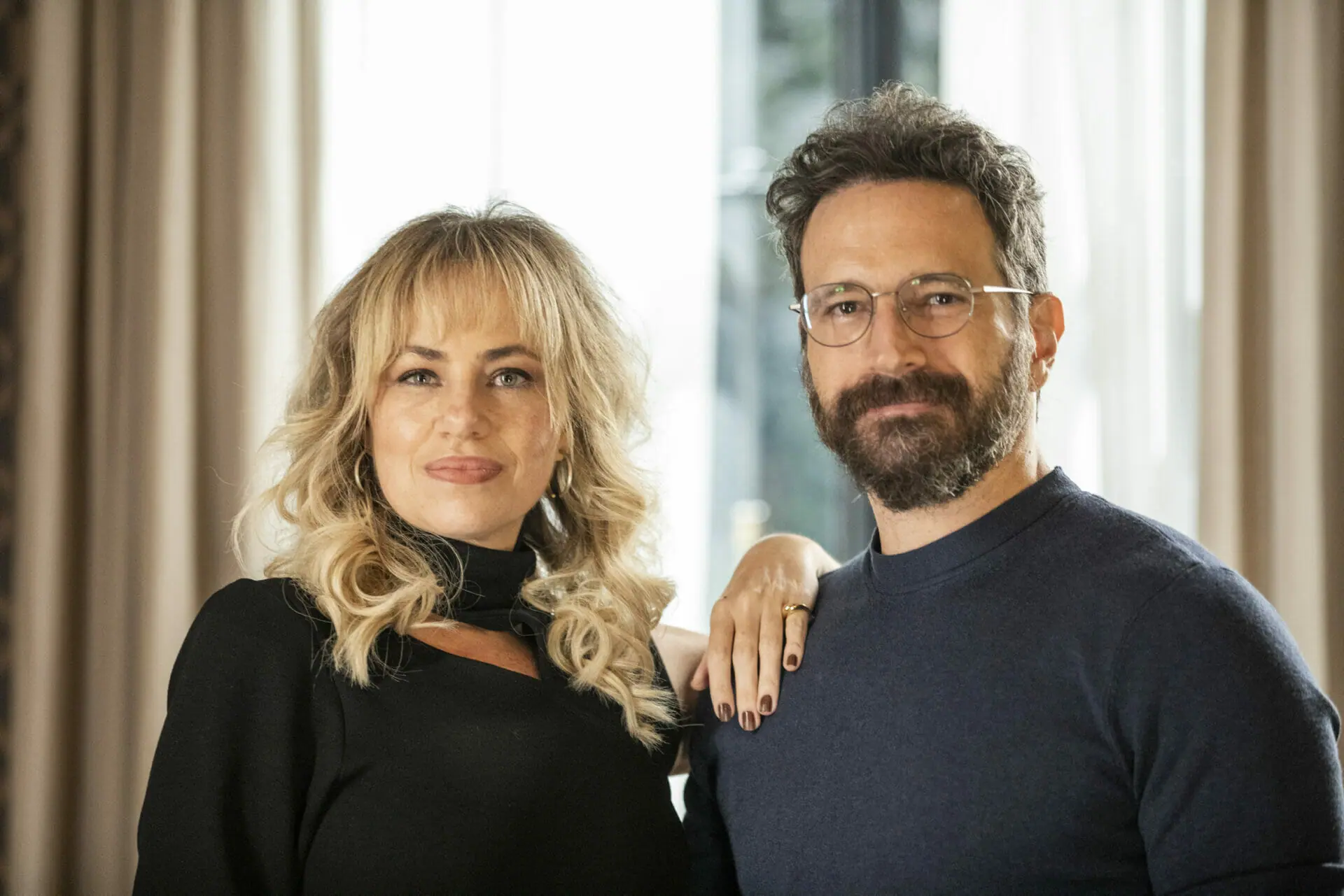 Madeleine (Karine Teles) e Gustavo (Caco Ciocler) de Pantanal