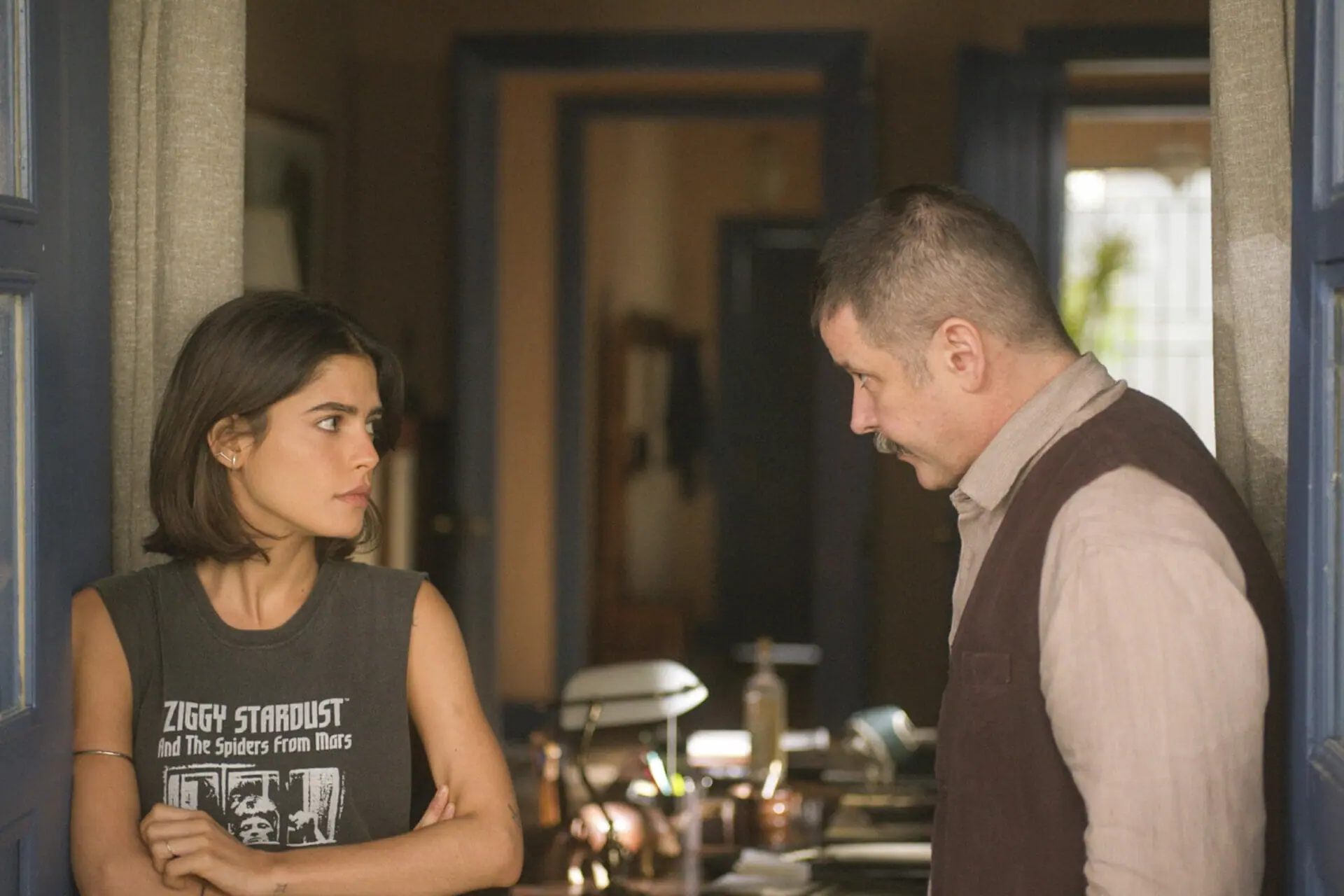 Tenório (Murilo Benício) e Guta (Julia Dalavia) de Pantanal