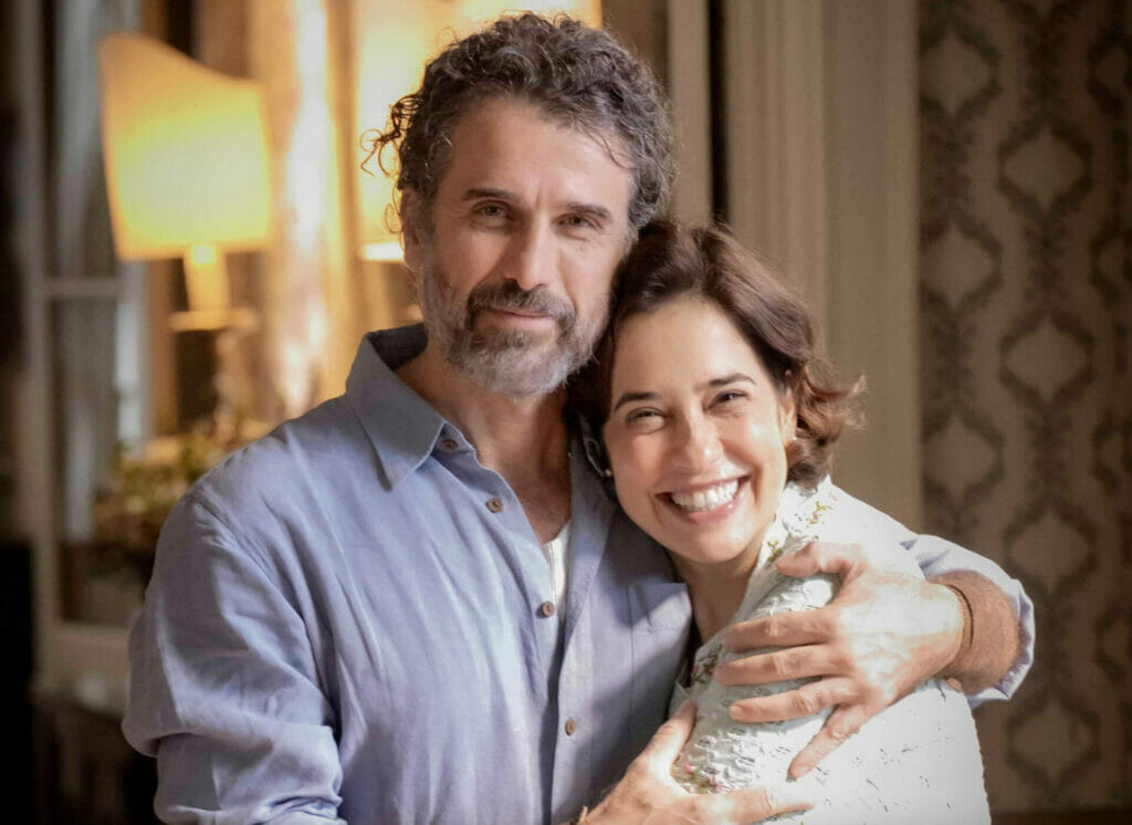 Le&ocirc;nidas (Eriberto Le&atilde;o) e Helo&iacute;sa (Paloma Duarte) em Al&eacute;m da Ilus&atilde;o