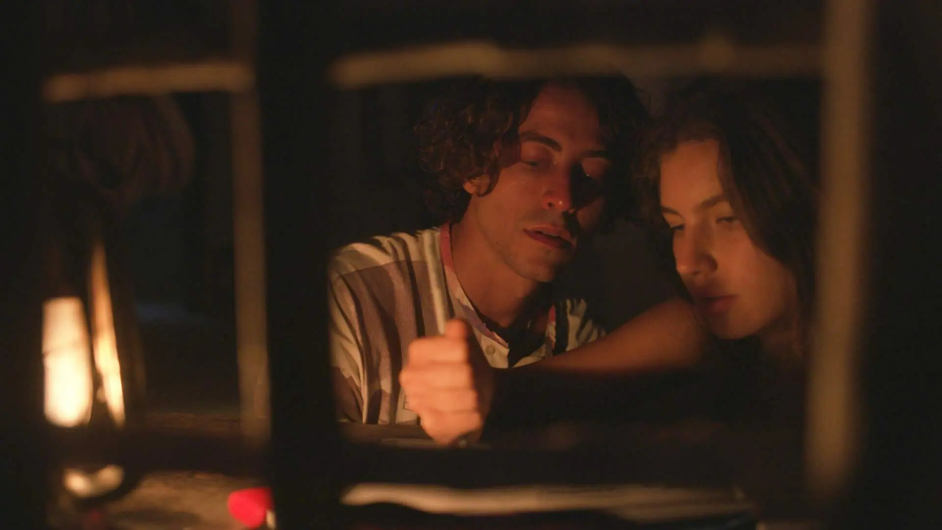 Juma (Alanis Guillen) e Jove (Jesuita Barbosa) de Pantanal