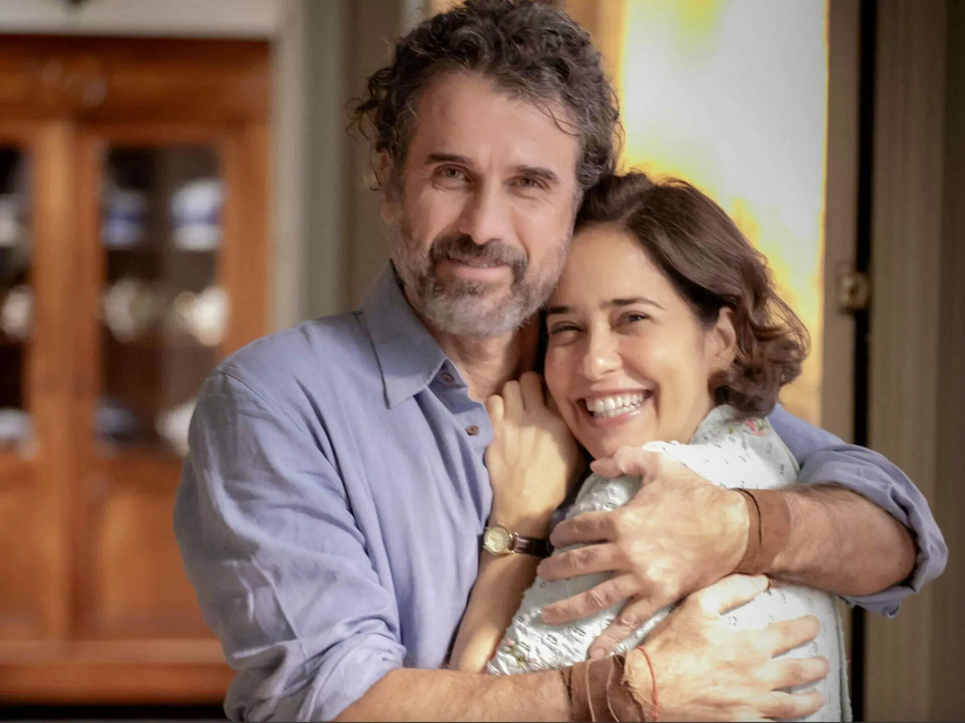 Leônidas (Eriberto Leão) e Heloísa (Paloma Duarte) em Além da Ilusão