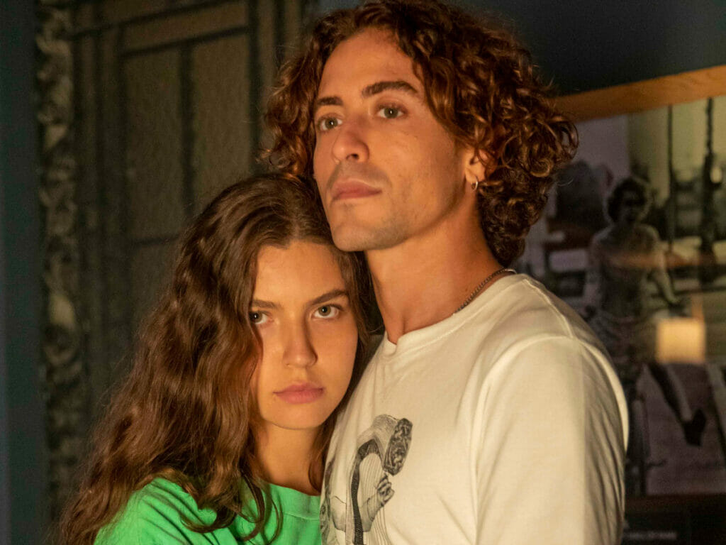 Alanis Guillen e Jesuíta Barbosa em Pantanal