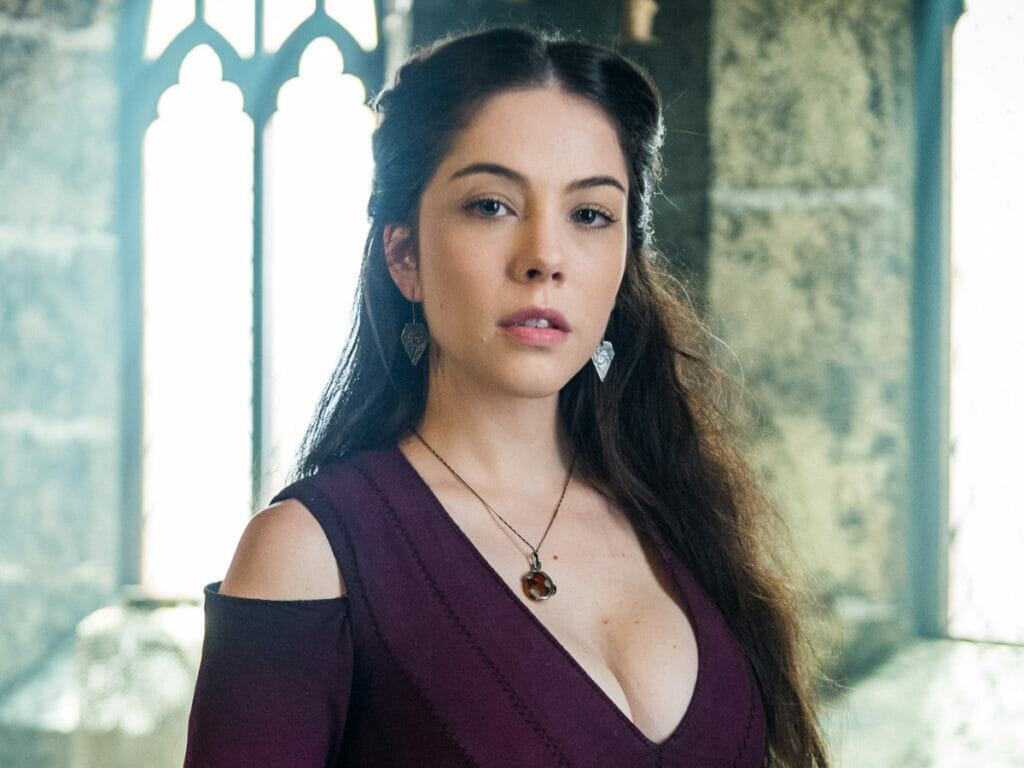 Bia Arantes como Brice