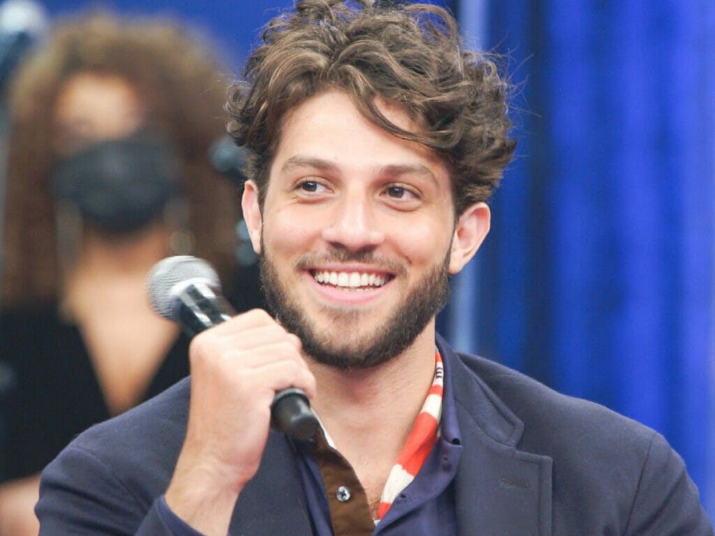 Chay Suede será o grande vilão da novela Travessia