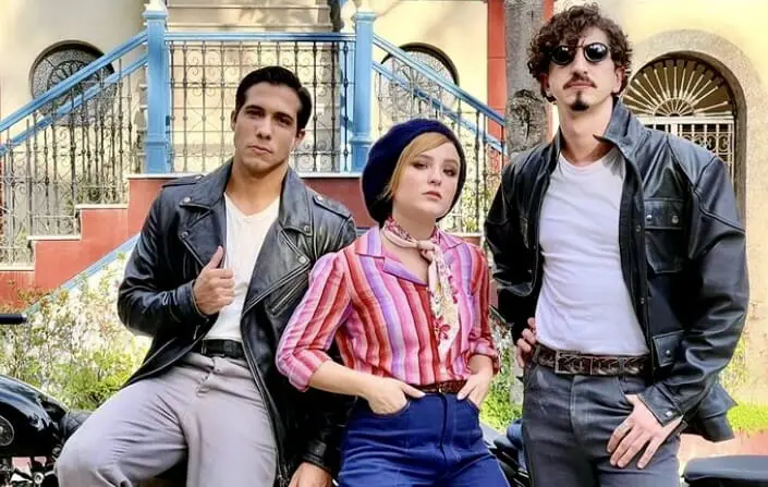 Isadora (Larissa Manoela) irá se envolver com Nelsinho (Johnny Massaro) em Além da Ilusão