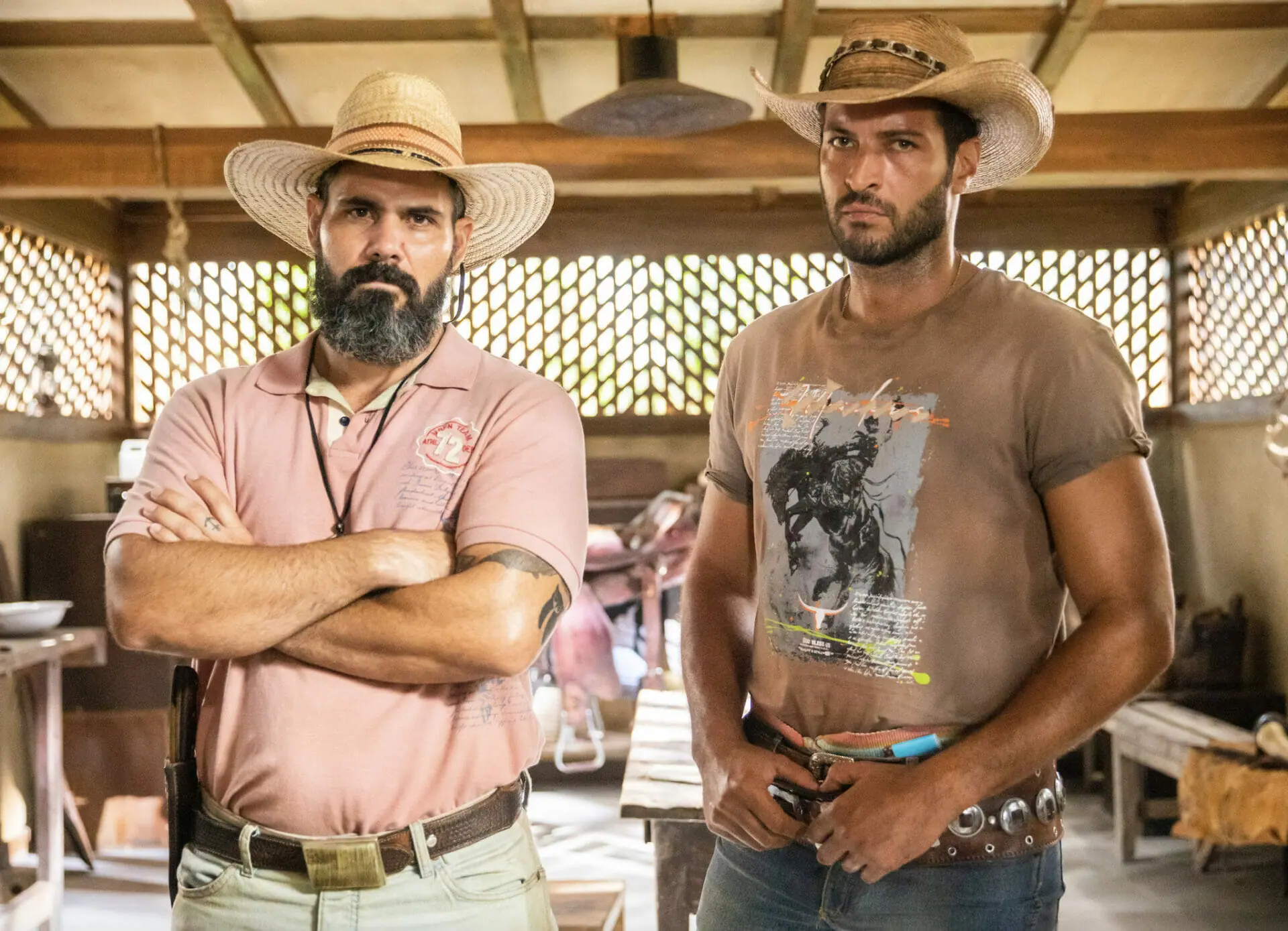 Alcides (Juliano Cazarré) e Levi (Leandro Lima) em Pantanal
