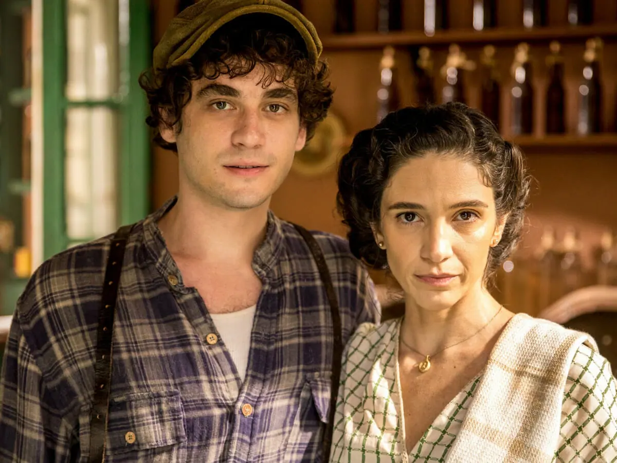 Giovanna (Roberta Gualda) e Lorenzo (Guilherme Prates) em Além da Ilusão