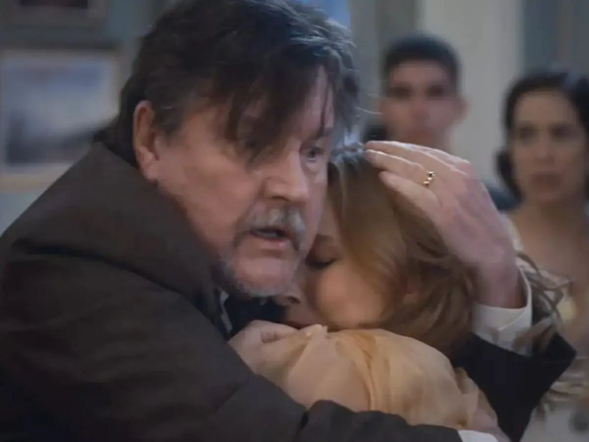 Matias (Antonio Calloni) e Isadora (Larissa Manoela) de Além da Ilusão
