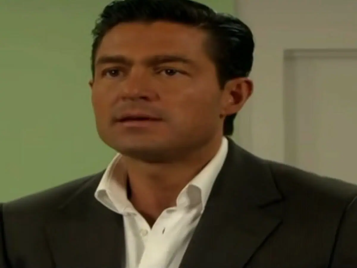 Eduardo (Fernando Colunga) de Amanhã é Para Sempre