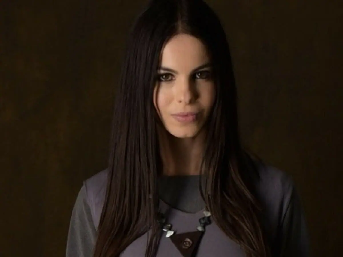 Laísa (Sthefany Brito) em Reis