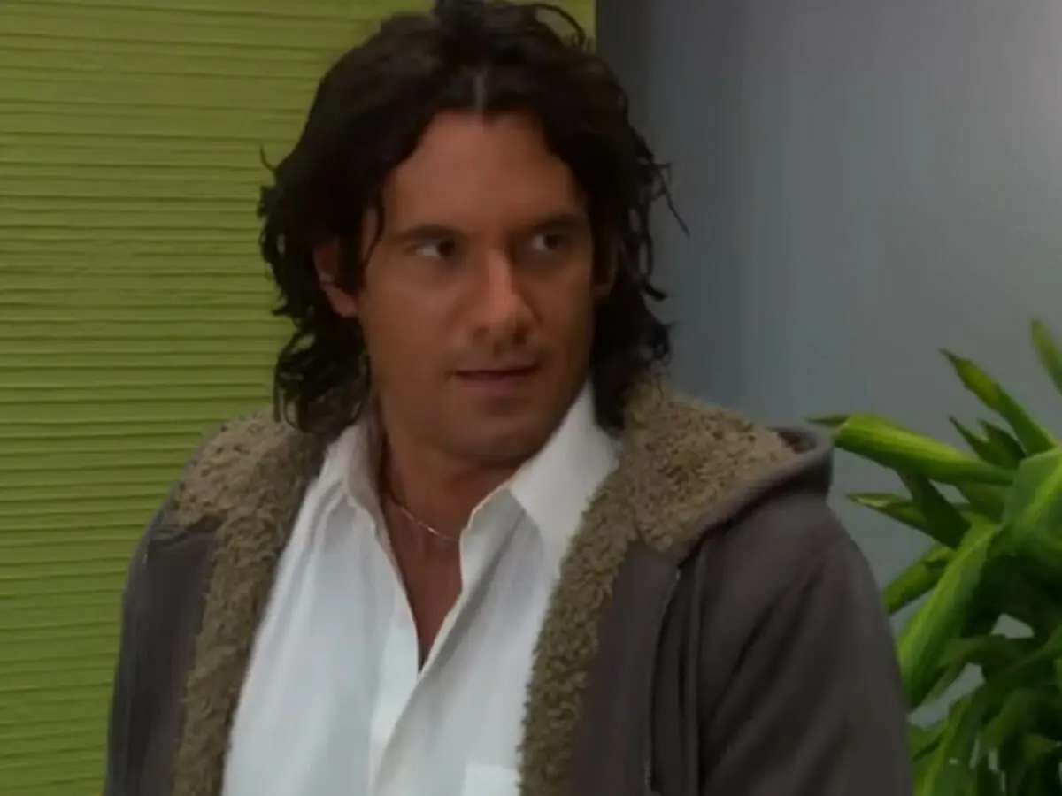 Vítor Manuel (Mario Cimarro) em Mar de Amor