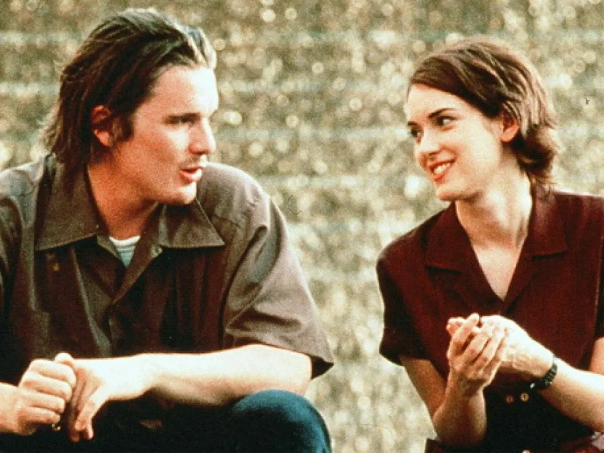 Ethan Hawke com Winona Ryder no filme Caindo na Real
