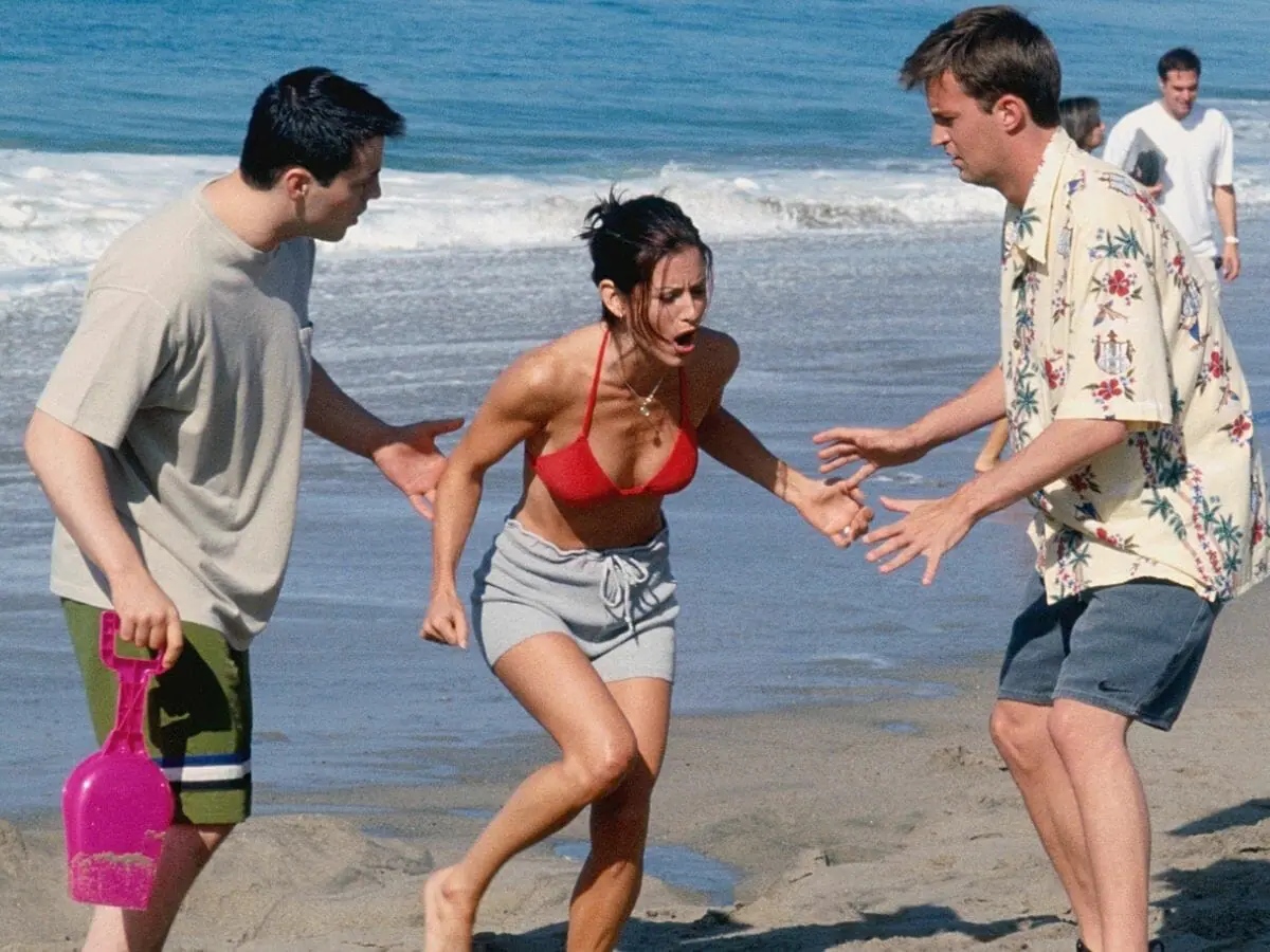 Matt LeBlanc (à esq.) Courteney Cox e Matthew Perry em Friends