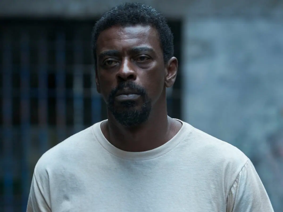 Seu Jorge em cena da segunda temporada de Irmandade