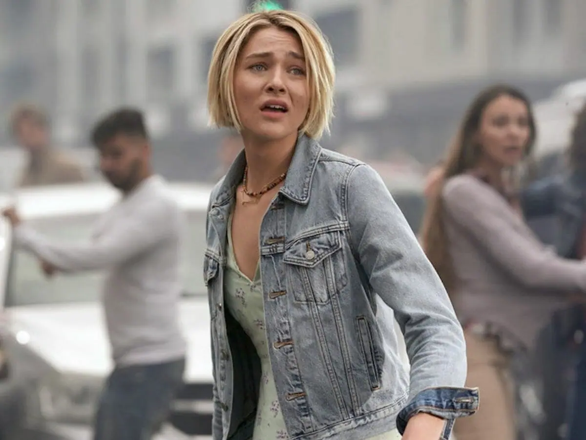 A atriz Zyra Gorecki em cena de La Brea
