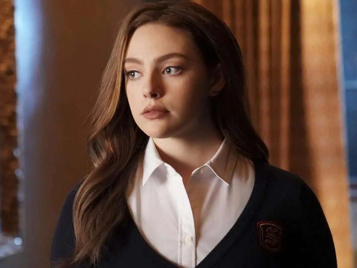 A atriz Danielle Rose Russell na série Legacies
