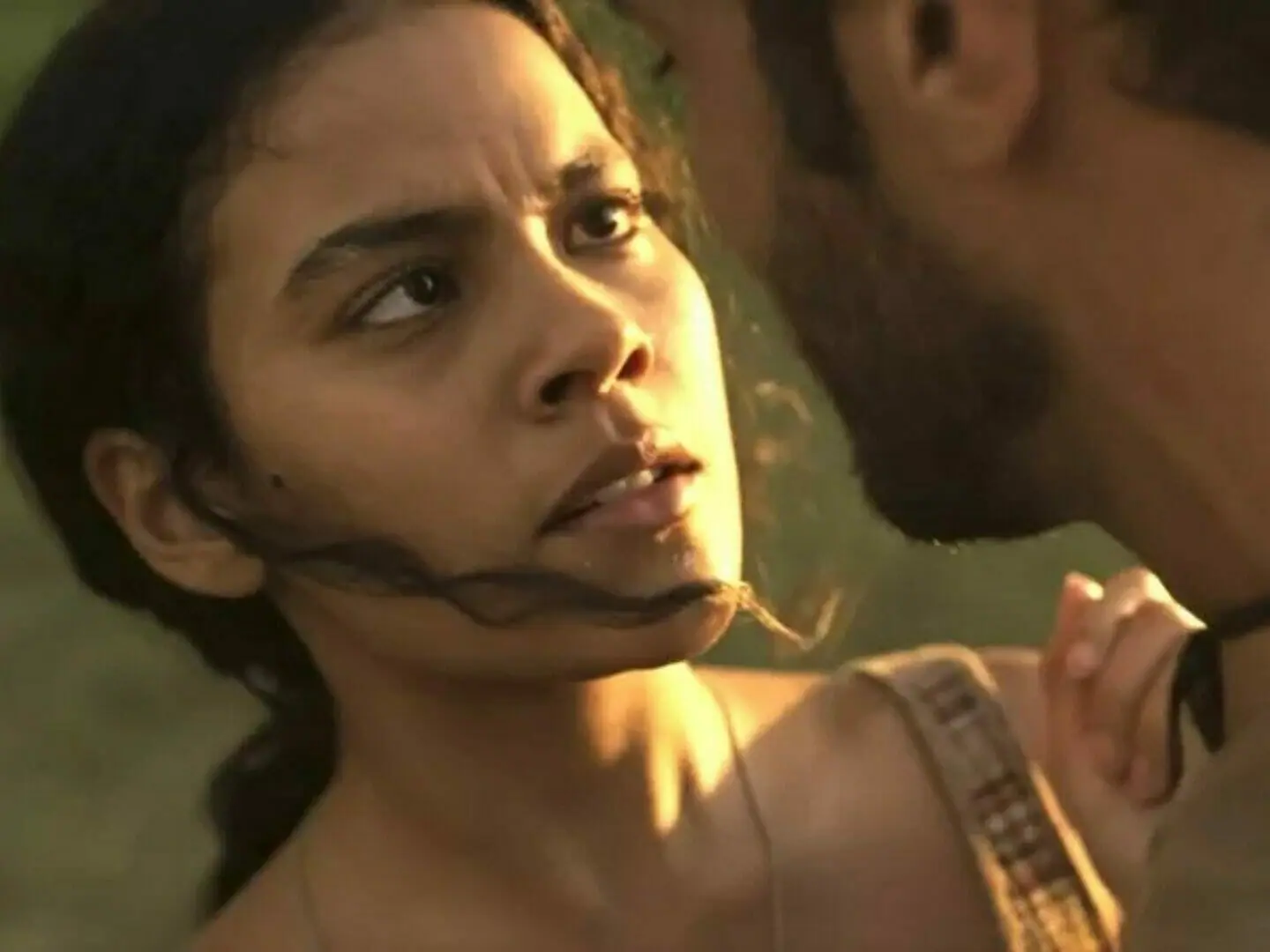 Muda (Bella Campos) e Levi (Leandro Lima) em Pantanal