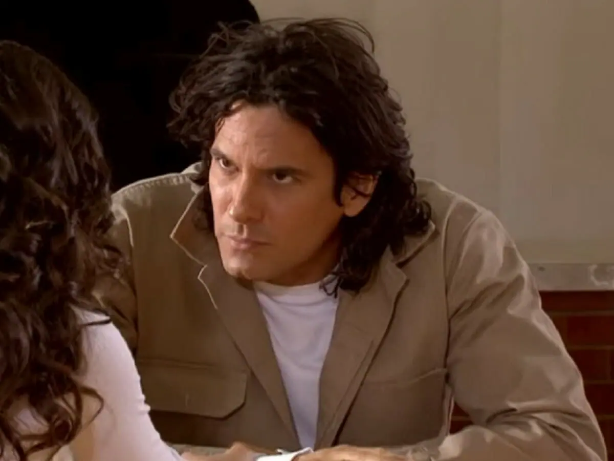 Vítor Manuel (Mario Cimarro) em Mar de Amor