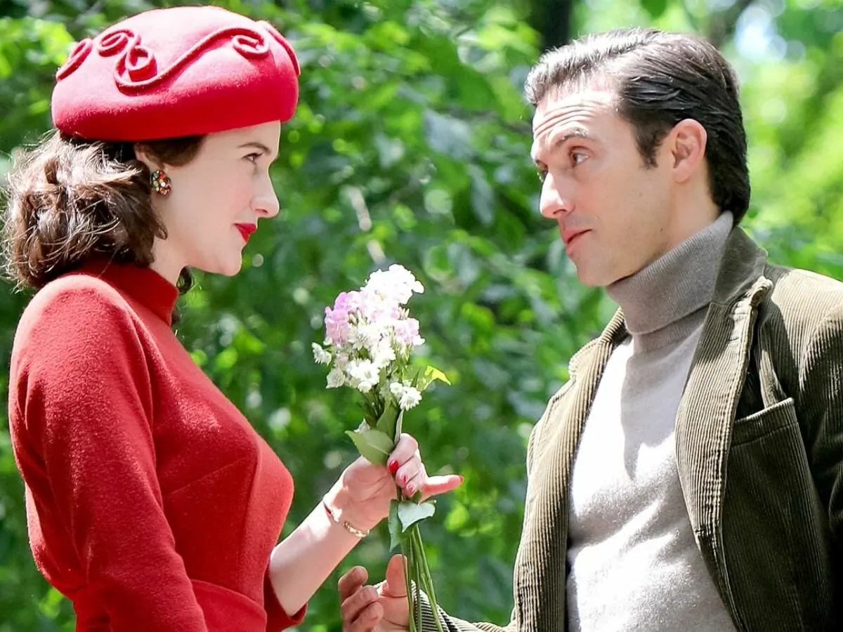 Rachel Brosnahan e Milo Ventimiglia na 4ª temporada de The Marvelous Mrs. Maisel