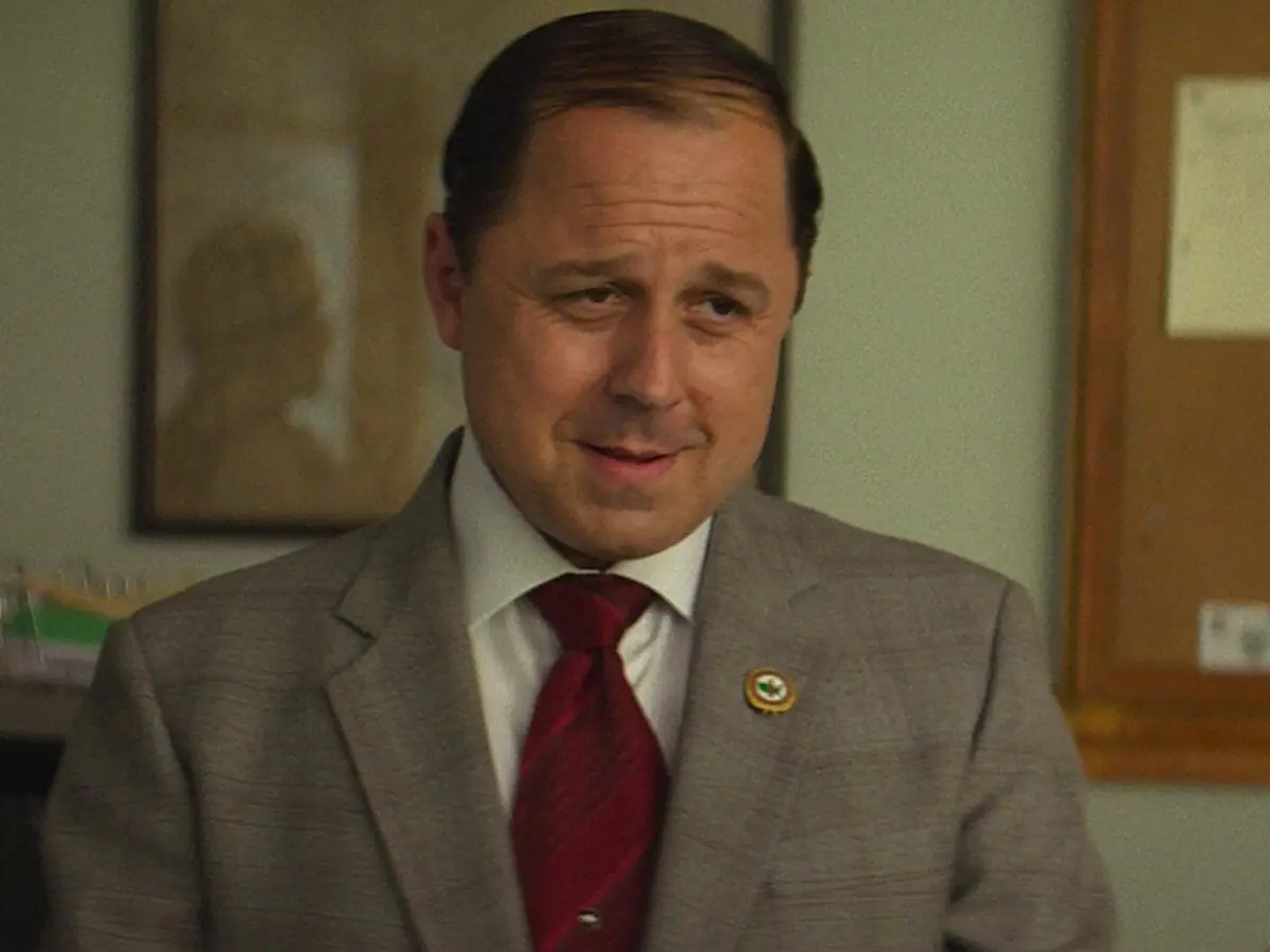 O ator Giovanni Ribisi na minissérie The Offer