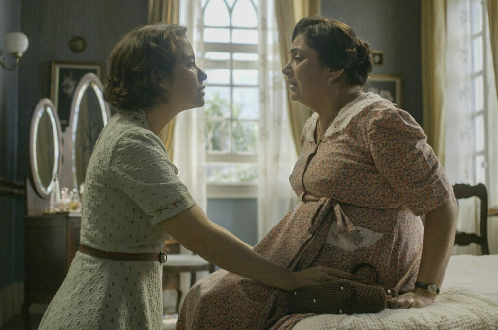 Fátima (Patrícia Pinho) e Heloísa (Paloma Duarte) em Além da Ilusão