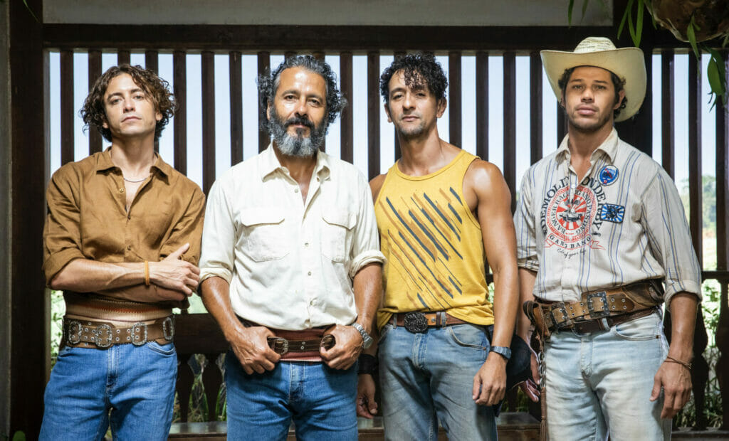 Jove (Jesuita Barbosa), José Leôncio (Marcos Palmeira), José Lucas (Irandhir Santos) e Tadeu (José Loreto) em Pantanal