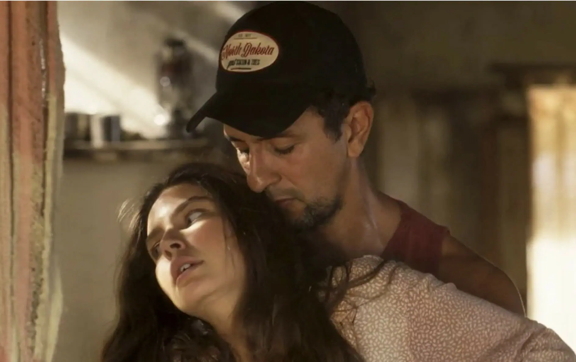 José Lucas (Irandhir Santos) e Juma (Alanis Guillen) em Pantanal