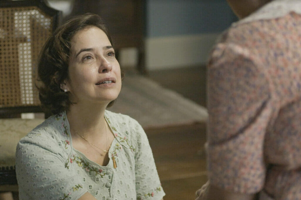 Fátima (Patrícia Pinho) e Heloísa (Paloma Duarte) em Além da Ilusão