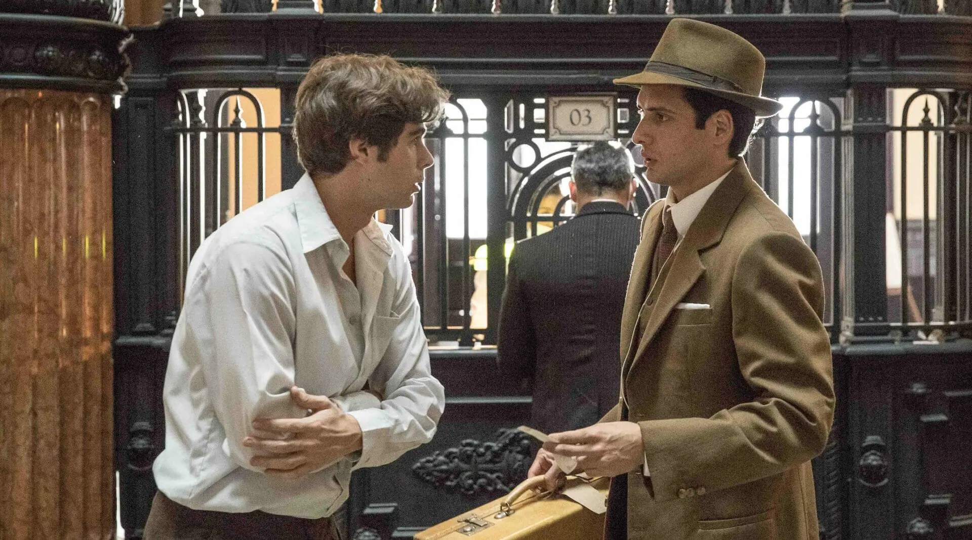 Rafael Antunes (Fabrício Belsoff) fica cara a cara com Davi (Rafael Vitti) em Além da Ilusão
