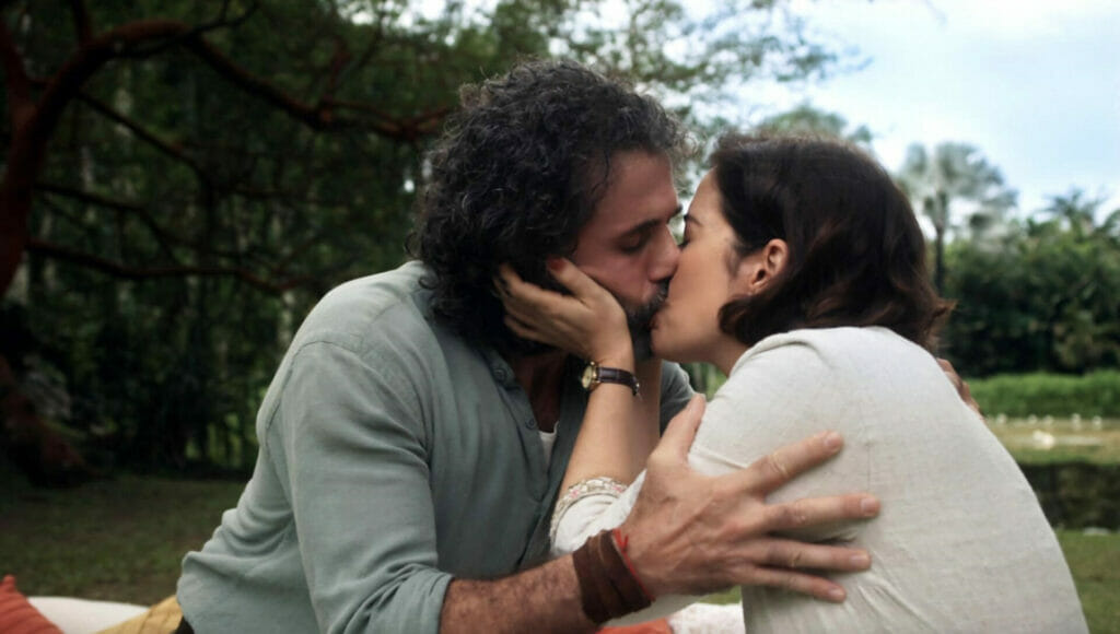 Leônidas (Eriberto Leão) e Heloísa (Paloma Duarte) em Além da Ilusão