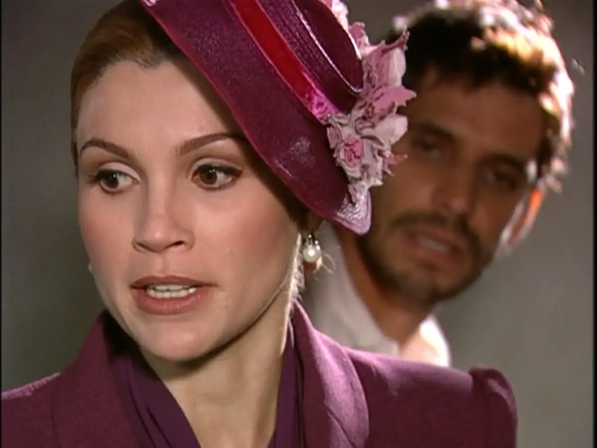 Cristina (Flávia Alessandra) e Guto (Alexandre Barillari) de Alma Gêmea